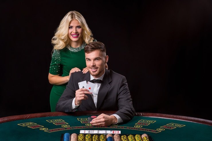 Live dealer communication during active rounds Close-up of professional live dealer at Bikini Paradise table during gameplay